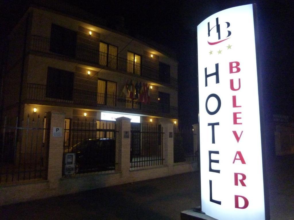 Hotel Bulevard オラデア エクステリア 写真